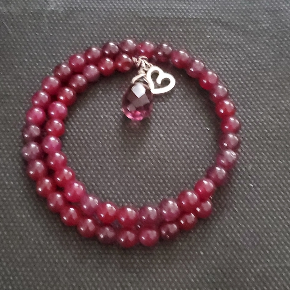 GARNET COLOR BEADS AND HEART DROP BRACELET